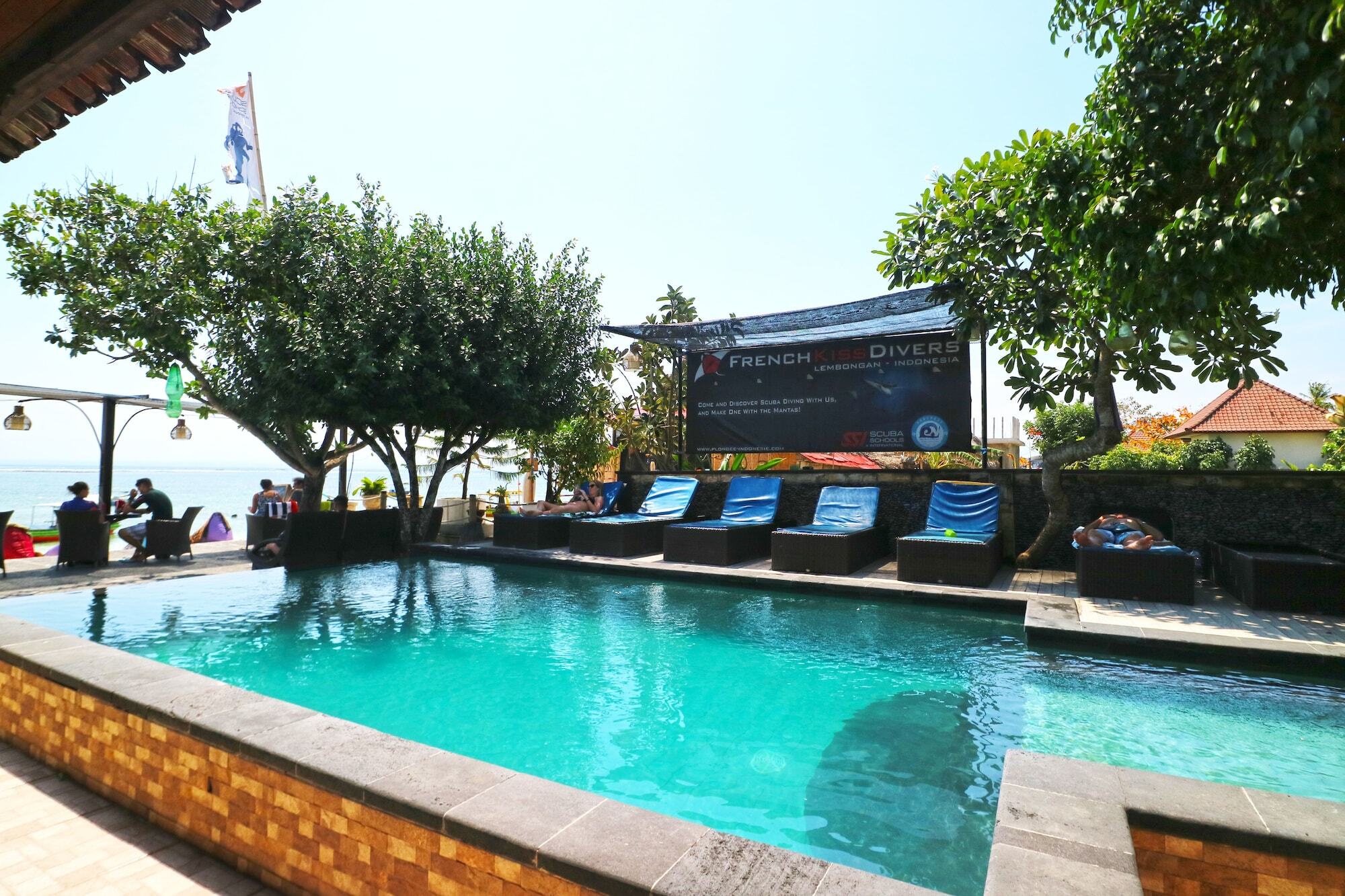 Puri Nusa Beach Hotel Batumadeg Exterior foto